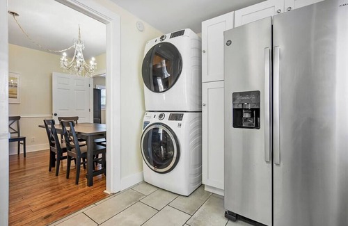 Downtown Historic District House | Pet-Friendly Downtown 4-Bedroom House with Free Parking