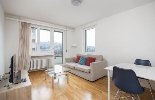 Oerlikon Apartment | Stylish Downtown Dream 3.5BR with Balcony for Families