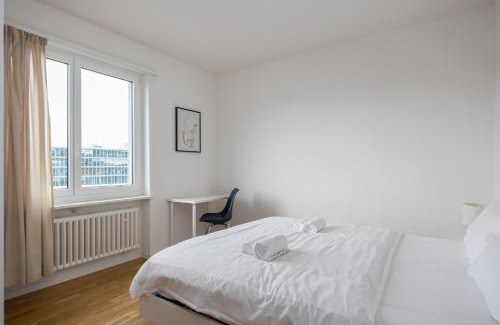 Oerlikon Apartment | Stylish Downtown Dream 3.5BR with Balcony for Families