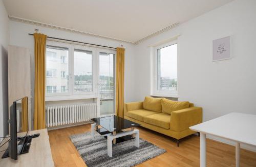 Oerlikon Apartment | Stylish Downtown Dream 3.5BR with Balcony & Family-Friendly