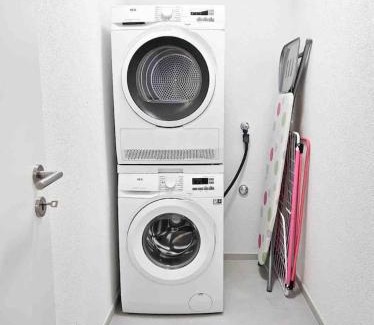 Oerlikon Apartment | Stylish Downtown Dream 3.5BR with Balcony for Families