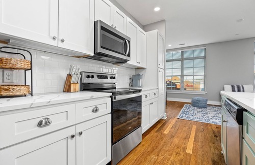 Auburn Apartment | Experience Downtown Dream: Top-Rated 2/2 in Auburn