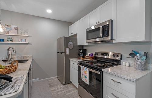 Dunedin Apartment | Downtown Dunedin Gem: Pet-Friendly Retreat with Spa