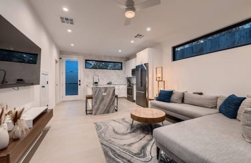 Blackshear-Prospect Hill House | Explore Downtown East Austin with Rooftop Patio Access