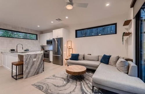 Blackshear-Prospect Hill House | Explore Downtown East Austin with Rooftop Patio Access