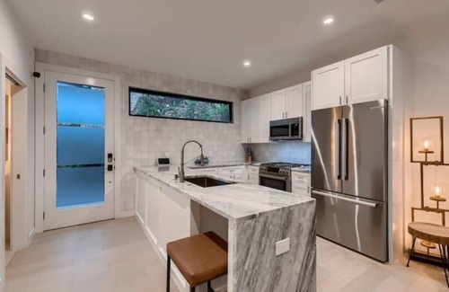 Blackshear-Prospect Hill House | Explore Downtown East Austin with Rooftop Patio Access