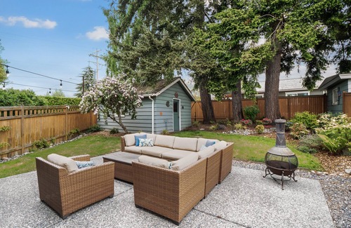 The Bowl of Edmonds House | Cozy Craftsman Retreat: Oceanfront Haven in Edmonds