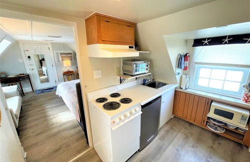 Swansboro Apartment | Perfect Downtown Efficiency Apartment for Two - 10/10 Rating