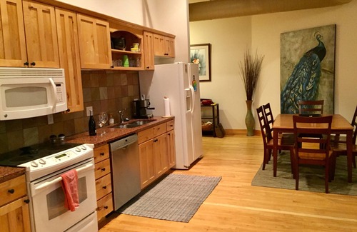 Estes Park Condo | Premium Loft in Downtown Estes with King Bed & Spa Access