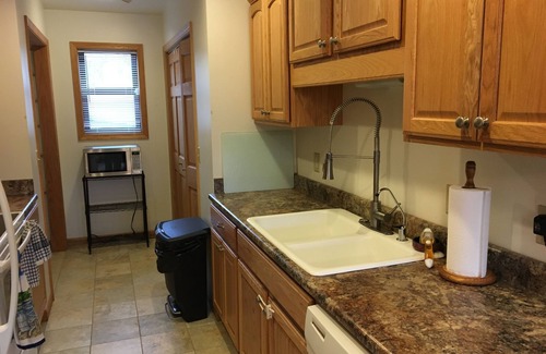 Frankfort Condo | Ideal Downtown Frankfort Retreat near Storm Cloud Brewery