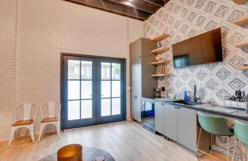 Galveston Apartment | Trendy Galveston Getaway - Steps from Downtown Action!