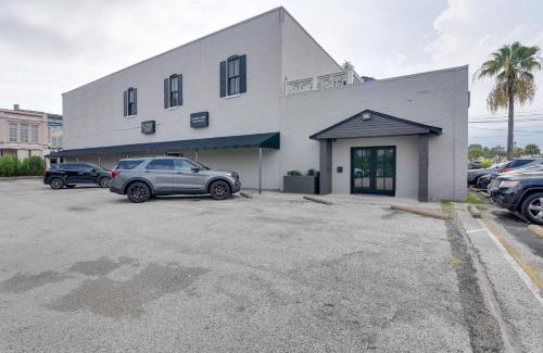Galveston Apartment | Trendy Galveston Getaway - Steps from Downtown Action!
