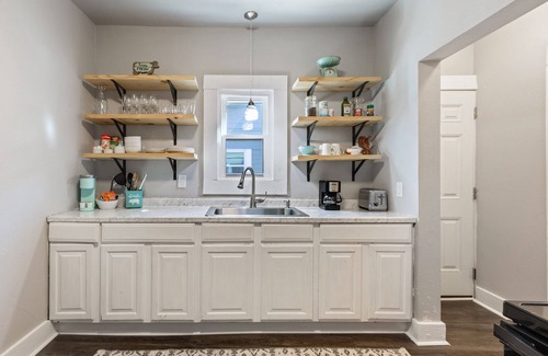 Waco Cottage | Ideal Downtown Retreat near Silos and Cameron Park