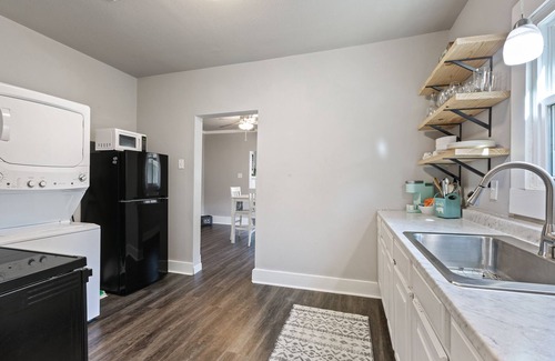 Waco Cottage | Ideal Downtown Retreat near Silos and Cameron Park
