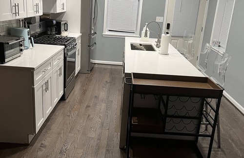 Greektown House | Unforgettable Greektown Retreat: Rooftop, Parking & More