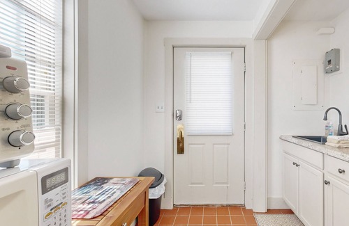 Wiscasset Apartment | Oceanfront Studio with Patio and Pool - Rated 9/10!