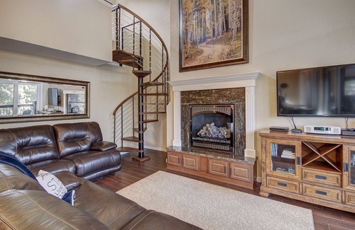 Warrior's Mark Condo | Downtown Retreat with Hot Tub, Pool & Ski Access