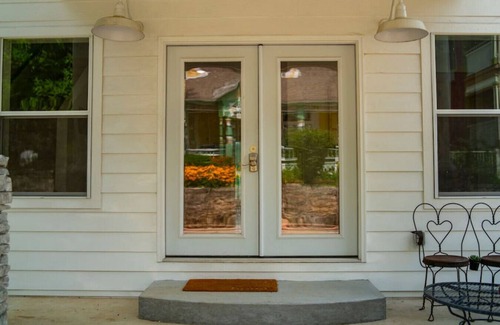 Eureka Springs Historic District House | Historic Spring Wish Home: Pet-Friendly & Family Welcoming