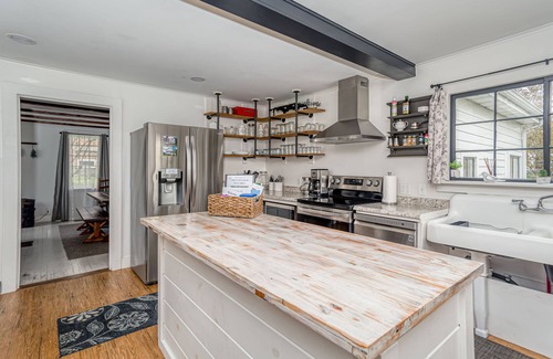 Tunkhannock House | Historic Downtown Retreat with Spa and Hot Tub Amenities