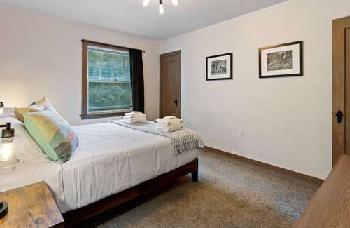 Camas Apartment | Downtown Historic Camas Unique Setting near Lacamas Lake