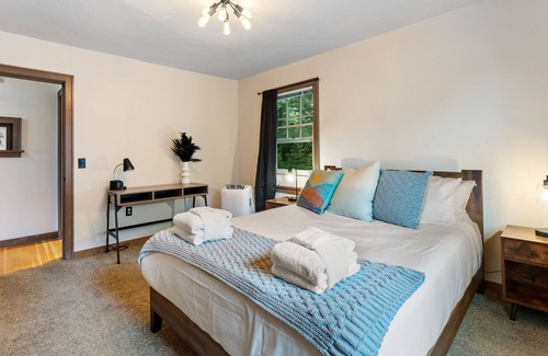 Camas Apartment | Downtown Historic Camas Unique Setting near Lacamas Lake