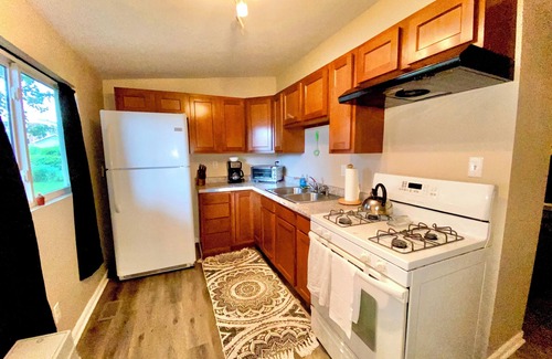 Hobart Apartment | Cozy 1 Bedroom Retreat in Downtown Hobart with Breakfast