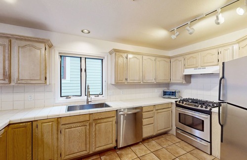 Telluride House | Downtown Retreat with Rooftop Hot Tub & Cozy Fireplace
