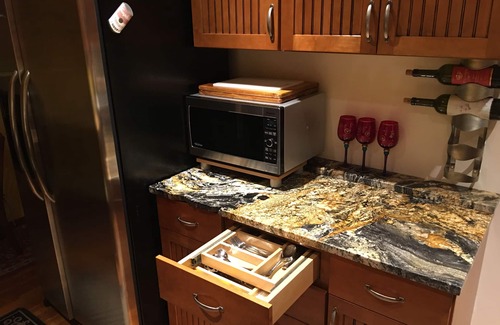 Glenwood Springs Cabin | Private Downtown Hot Springs Cabin with Guest Rated 10/10
