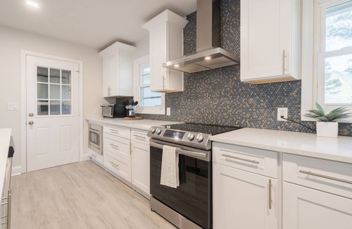 Alpharetta House | Downtown Retreat with 75" 4K TV and Private Firepit