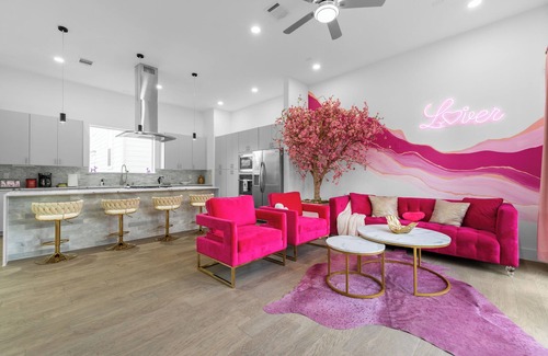 South Central Houston House | Downtown Houston 3BR Bachelorette Escape