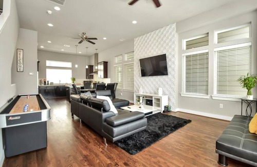 East Downtown Houston House | Downtown Houston Retreat: 6 Beds, Free Wi-Fi & Parking
