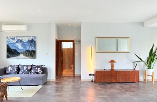 Nong Chaeng Villa | Downtown Hua Hin Villa