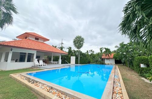 Nong Chaeng Villa | Downtown Hua Hin Villa