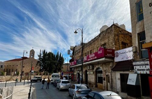 Madaba Hotel | Eco-Friendly Downtown Inn Madaba with Hot Tub & Dining
