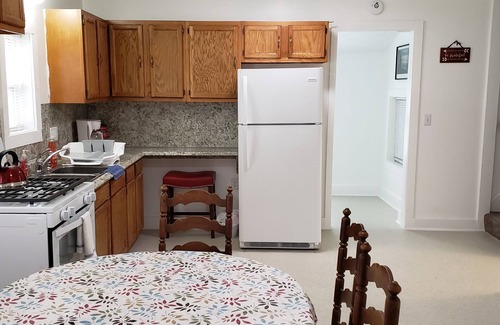 Ionia House | Charming Downtown Ionia Cottage with Hot Tub & Breakfast