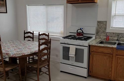 Ionia House | Charming Downtown Ionia Cottage with Hot Tub & Breakfast
