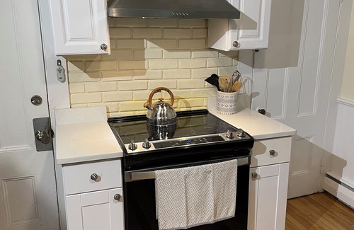 Ipswich Apartment | Prime Downtown Ipswich Apartment with Spa and Kitchen