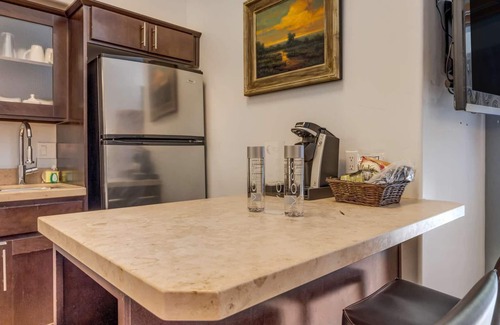 Jackson Hole Hotel | Discover Jackson's 1 Bedroom Loft Suite - Rated 9.2/10