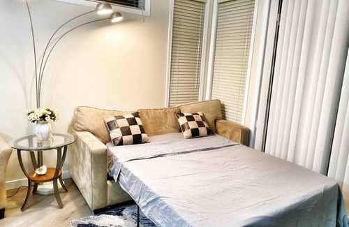 North End Apartment | Waterfront Condo in Downtown Kelowna with Pool & Ocean View