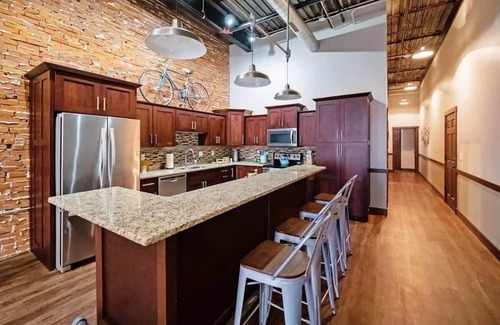 Historic Downtown La Crosse Apartment | Family-Friendly 2 Bedroom Apartment with Kitchen & High Ratings