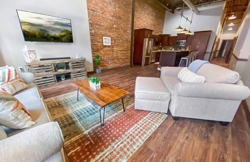 Historic Downtown La Crosse Apartment | Family-Friendly 2 Bedroom Apartment with Kitchen & High Ratings