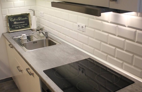 Inner City Budapest Apartment | Prime Downtown Flat: Guest Rated 10/10, Kitchen & More!