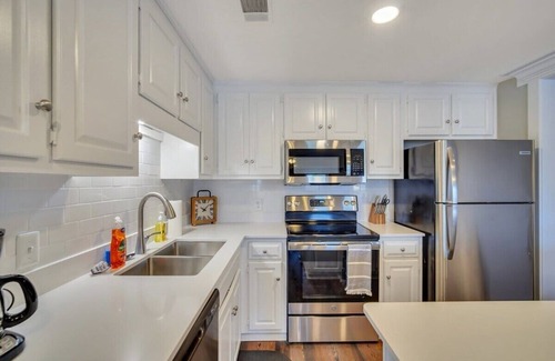 Statesboro Apartment | Ideal Downtown Loft Near Bull & Barrel and Georgia Southern
