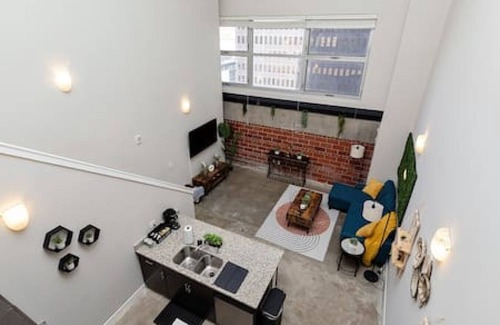 Downtown Des Moines Apartment | Urban Retreat: Downtown Loft Livin' with Pet-Friendly Perks