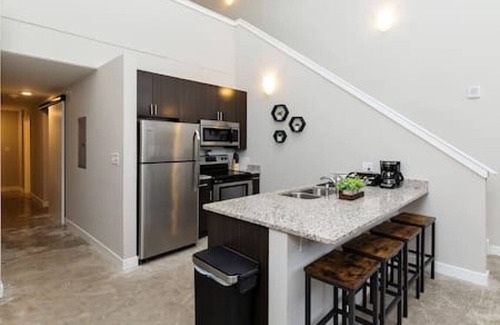 Downtown Des Moines Apartment | Urban Retreat: Downtown Loft Livin' with Pet-Friendly Perks