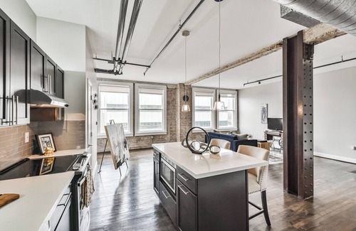 Downtown Houston Condo | Downtown Loft with Breathtaking Views & Full Kitchen