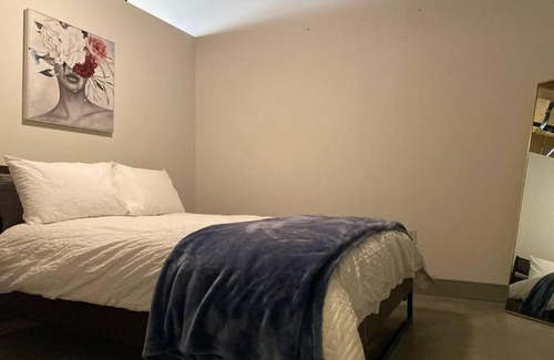 Quality Hill Apartment | Skyline View Loft: Guest Rated 10/10 & Family-Friendly