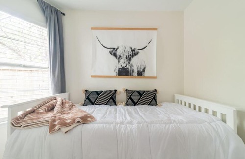 Wimberley House | Pet-Friendly Downtown Lonestar Bungalow with Top-Rated Comfort