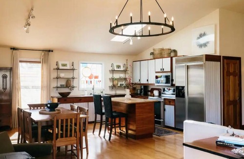 Cookeville House | Modern Downtown Home with Breakfast and Top Guest Rating