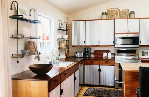 Cookeville House | Modern Downtown Home with Breakfast and Top Guest Rating